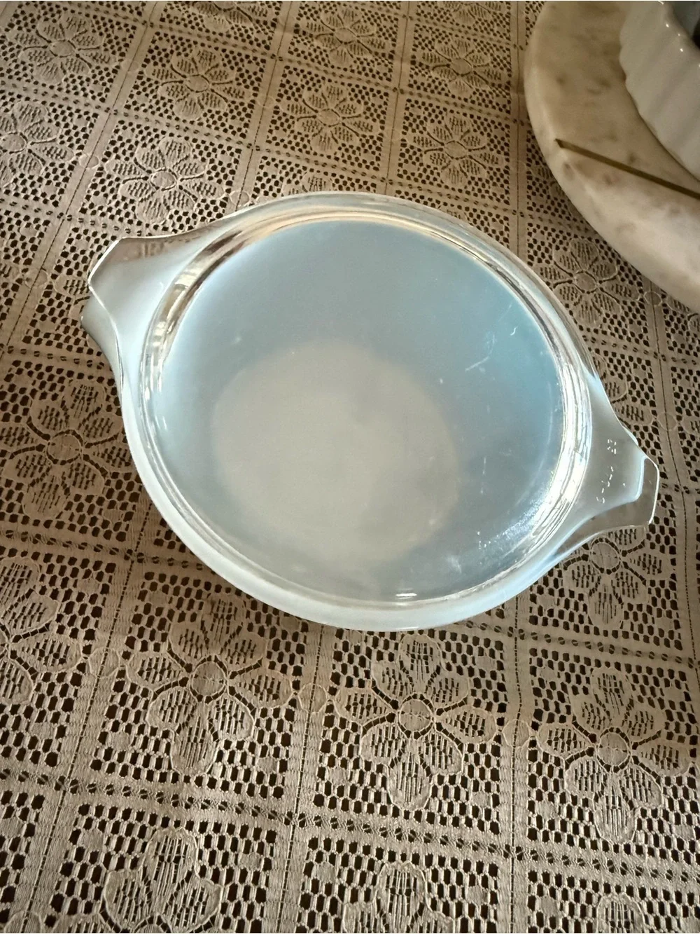 EUC PYREX Snowflake Garland Set of 3 with lids included.